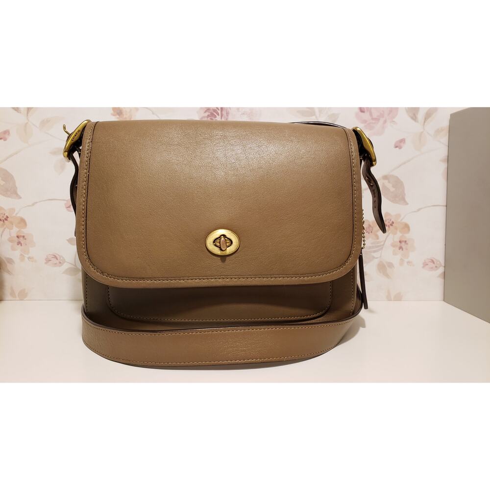 Legacy COACH Rambler Elm Glovetanned Leather Brass Hardware Crossbody Bag #89127